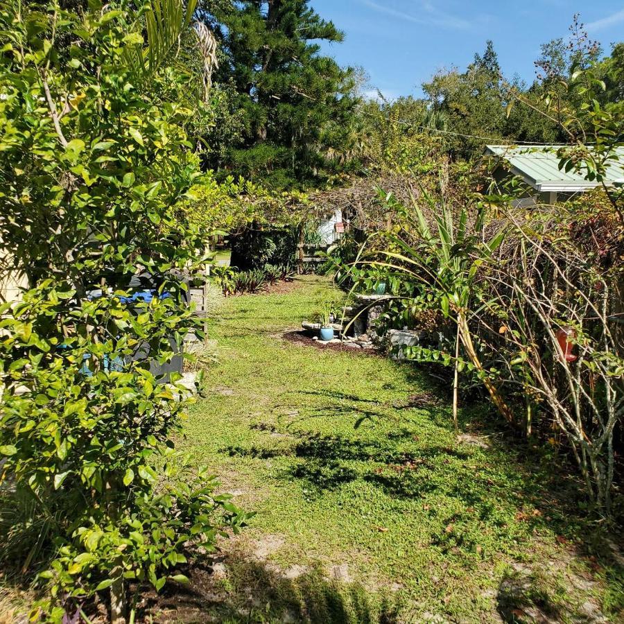 1 Beige Cozy Bungalow Or 1 White Cozy Efficiency Cottage In Titusville Exterior foto