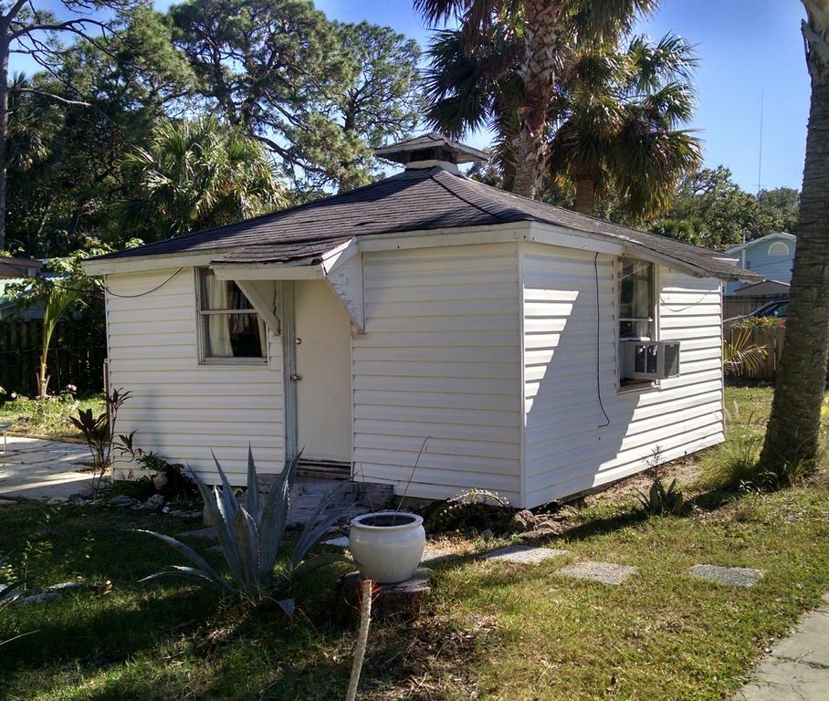1 Beige Cozy Bungalow Or 1 White Cozy Efficiency Cottage In Titusville Exterior foto