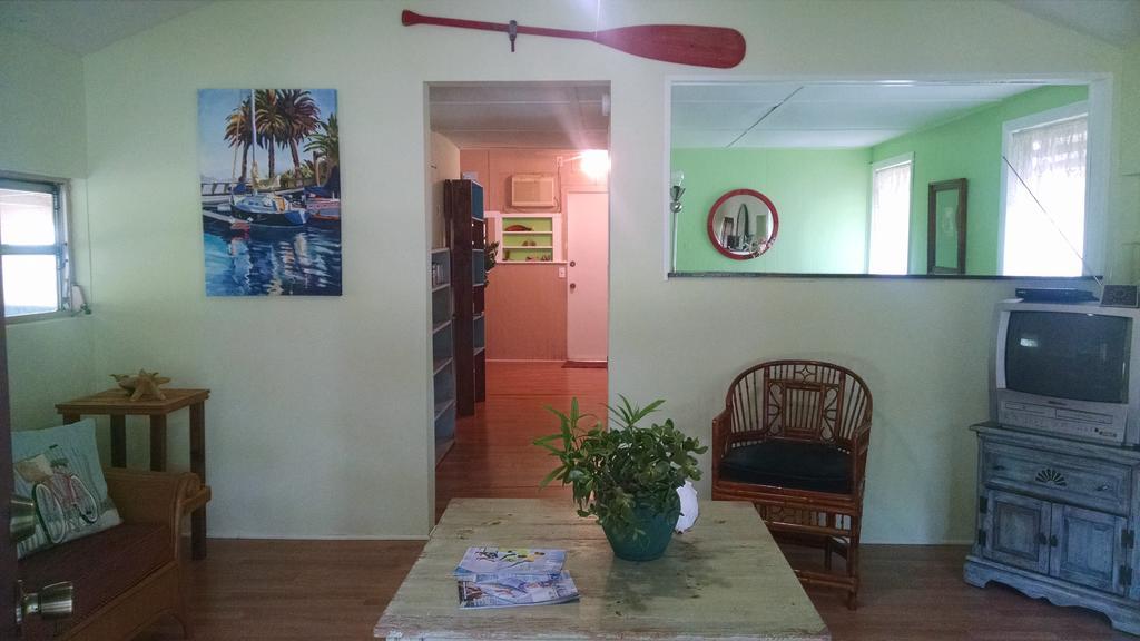 1 Beige Cozy Bungalow Or 1 White Cozy Efficiency Cottage In Titusville Exterior foto